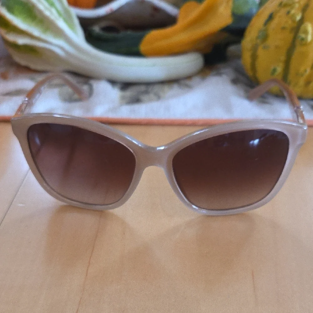 Dolce & Gabbana Black Sunglasses Case - Picture 2 of 5